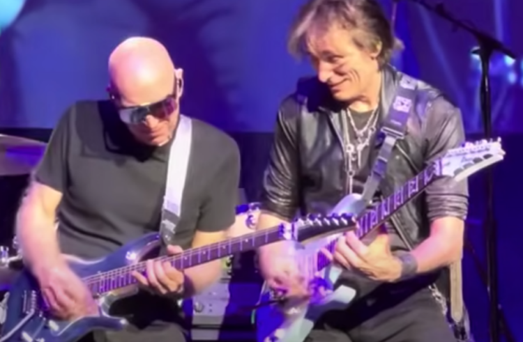 Joe Satriani et Steve Vai jamment sur Enter Sandman
