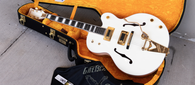 Gretsch honore Billy Duffy avec la White Falcon G8424T