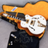 Gretsch honore Billy Duffy avec la White Falcon G8424T